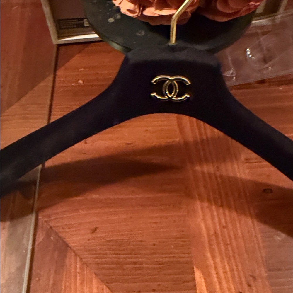 Chanel - Picture 2 of 2